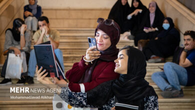 یک صف پنج ساعته برای «نیست»؛ خسته نباشید آقای شاعر!
