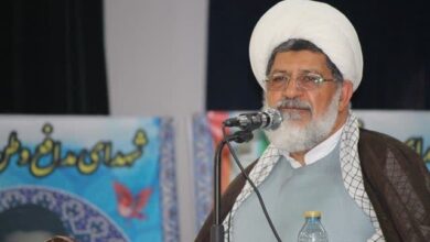 زندگی در کنار شهدا یک نعمت بزرگ است