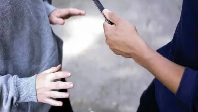سرقت به عنف و زورگیری از جرایم سنگین محسوب می‌شود