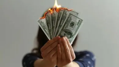۱۰ عادت رایج که بی‌سروصدا پول‌تان را هدر می‌دهند